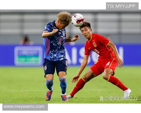 足球明星遭遇重创脚踝90度骨折引发球迷热议与关切